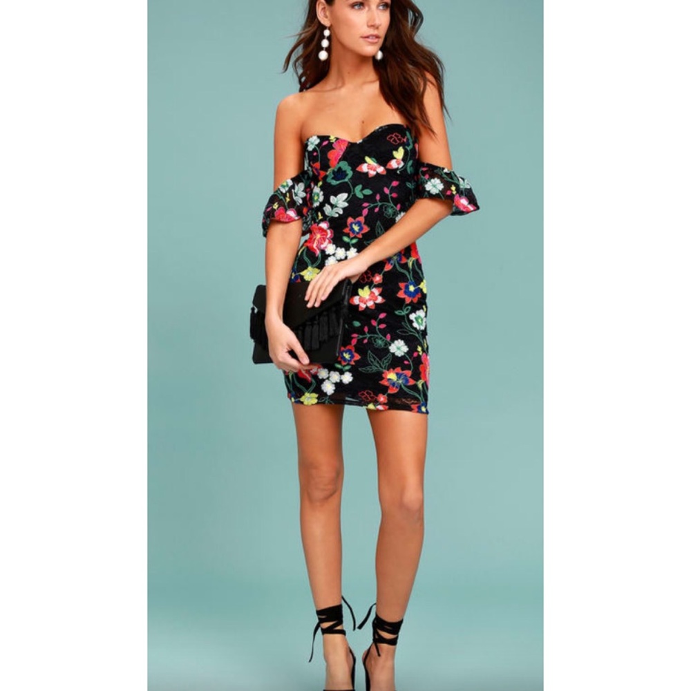 NWOT Lulus Tropics black lace embroidered dress